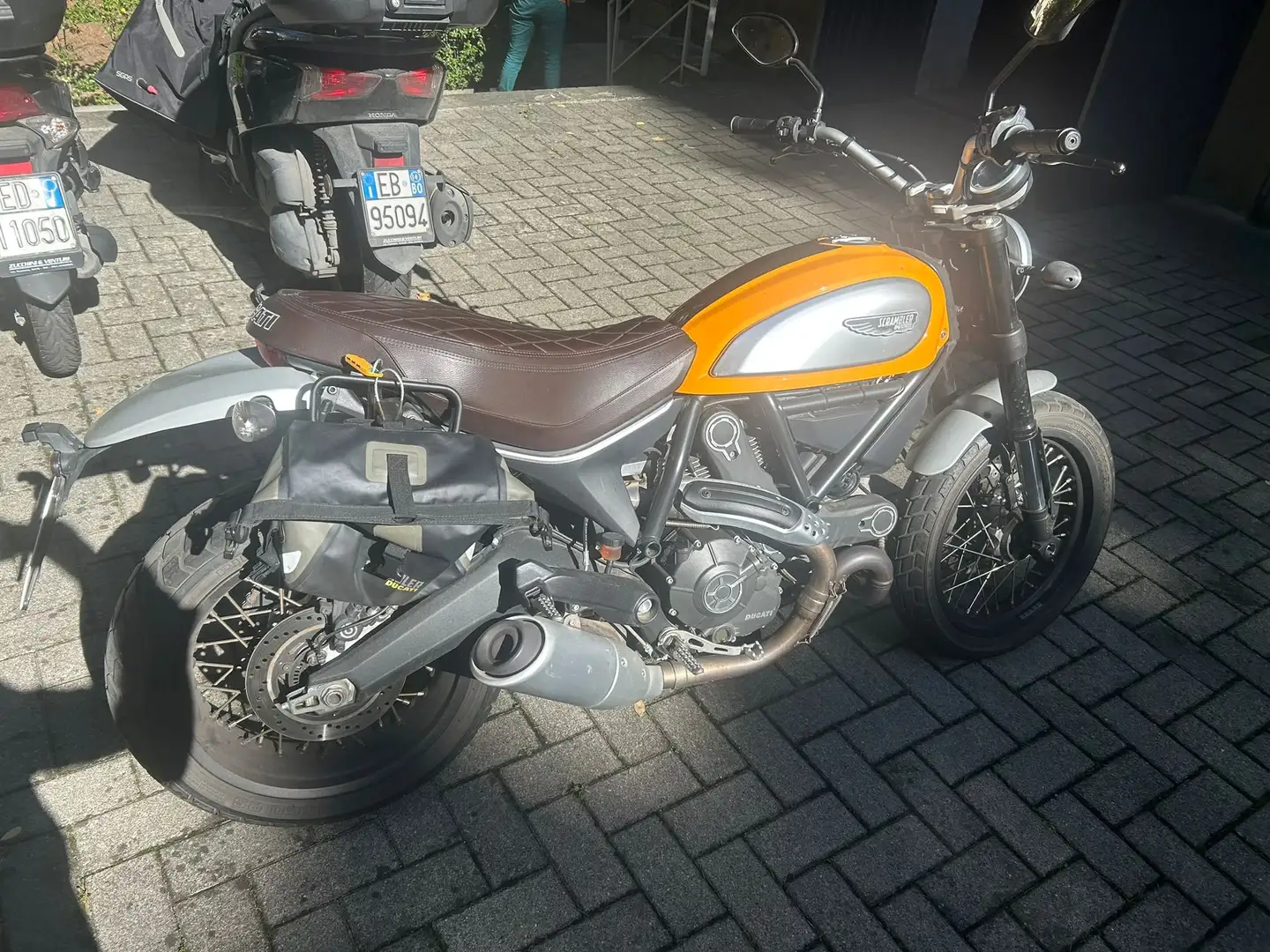 Ducati Scrambler Giallo - 1
