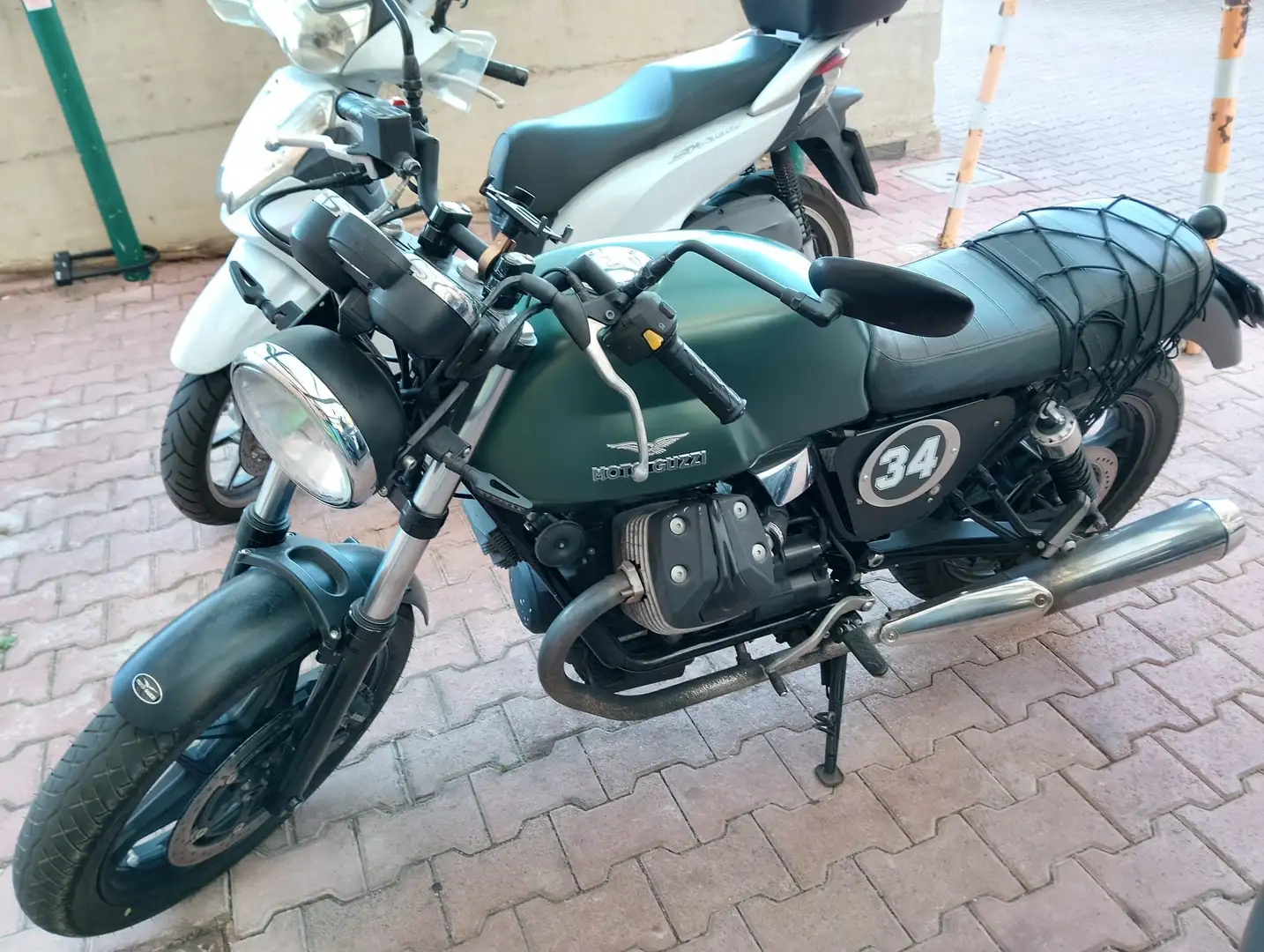 Moto Guzzi V 7 Stone 2015 Verde - 2