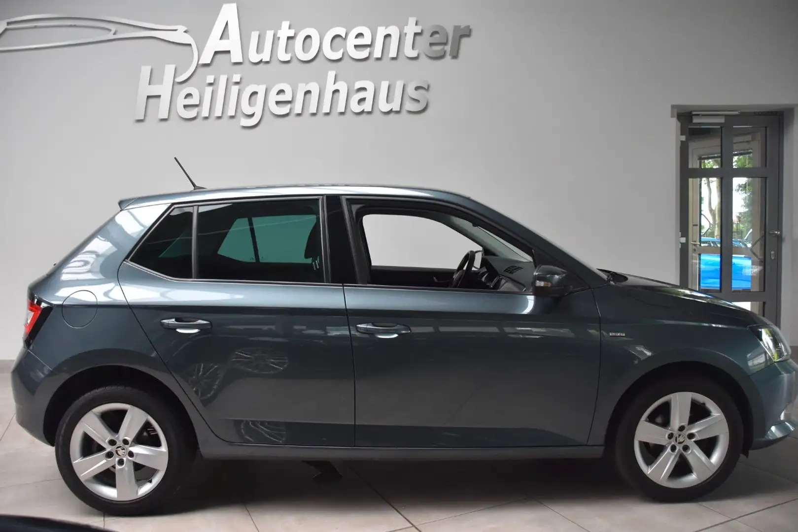 Skoda Fabia 1.0TSI Clever Klimaauto Sitzhz ACC PDC DAB Grau - 2
