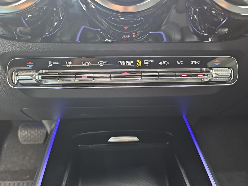 Mercedes-Benz GLA 200 GLA 200 NAVI LED KAMERA LM18 AHK — photo 12