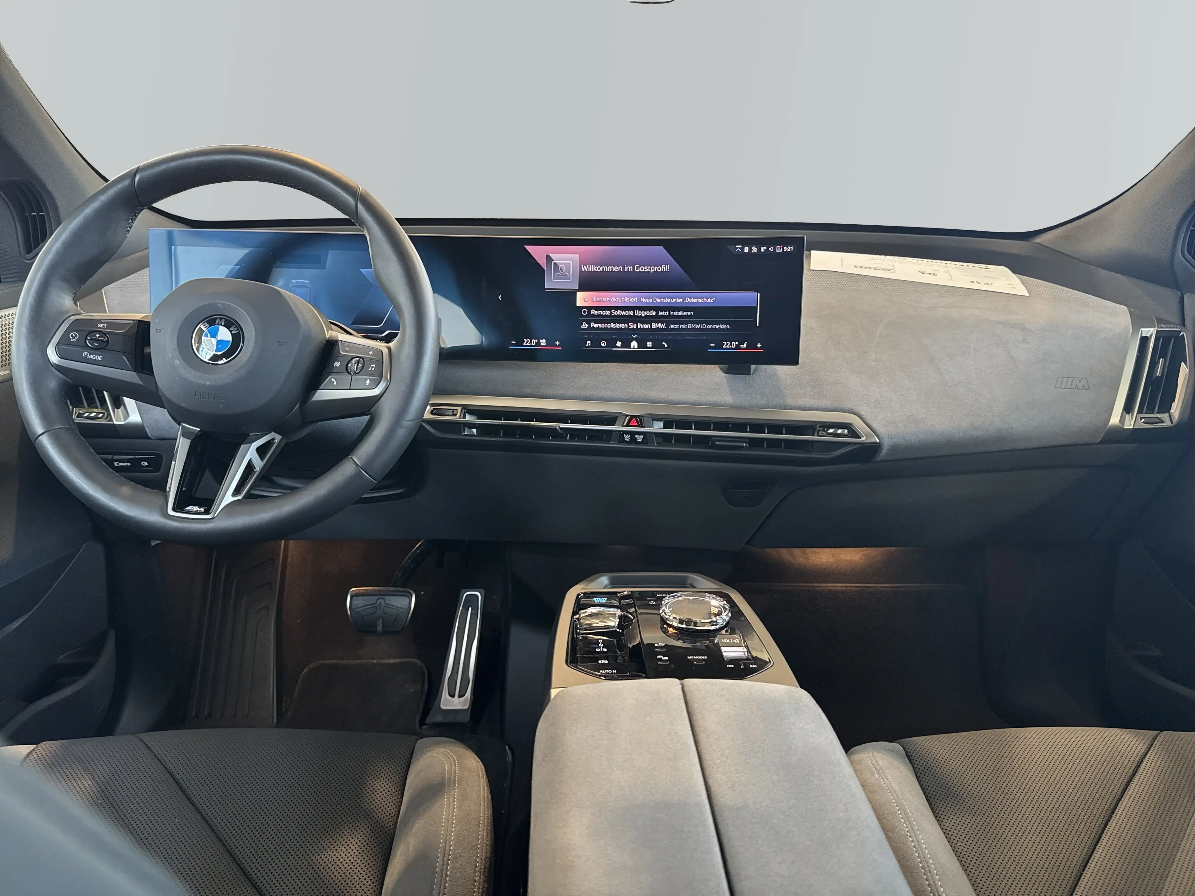 BMW iX xDrive45 — photo 12