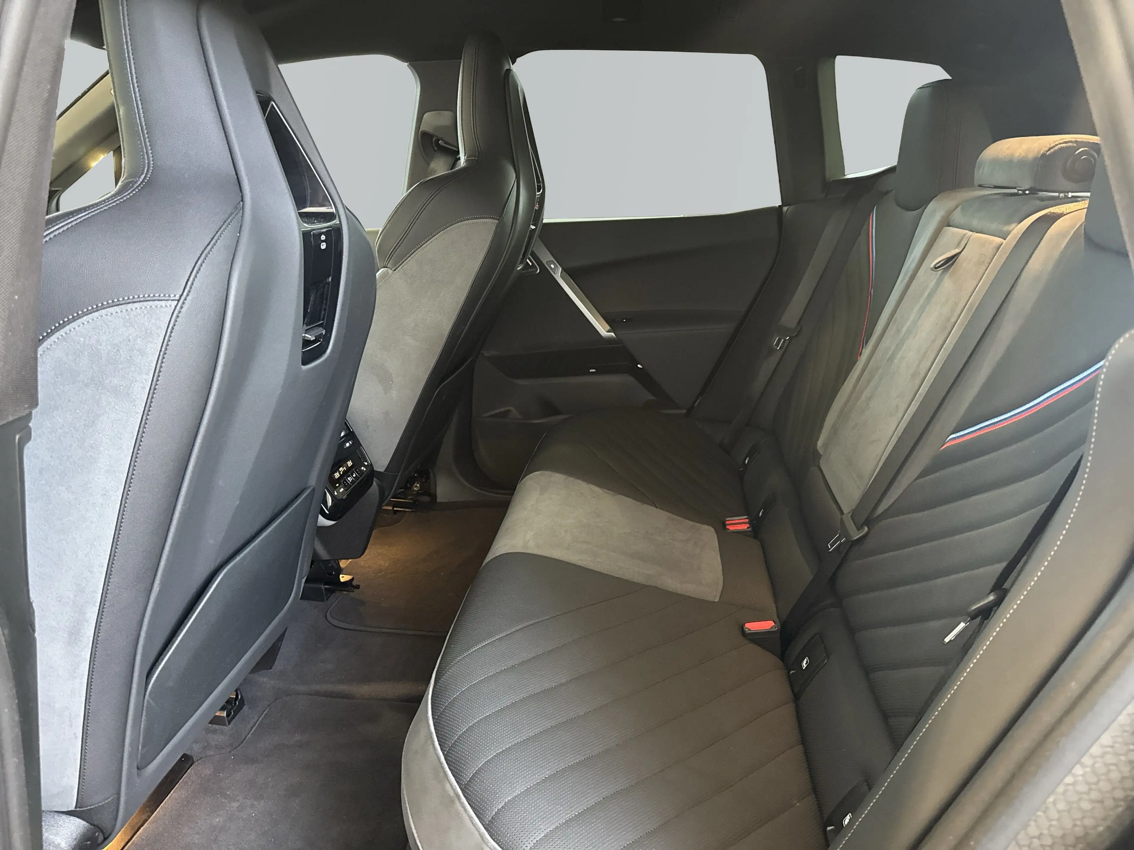 BMW iX xDrive45 — photo 9