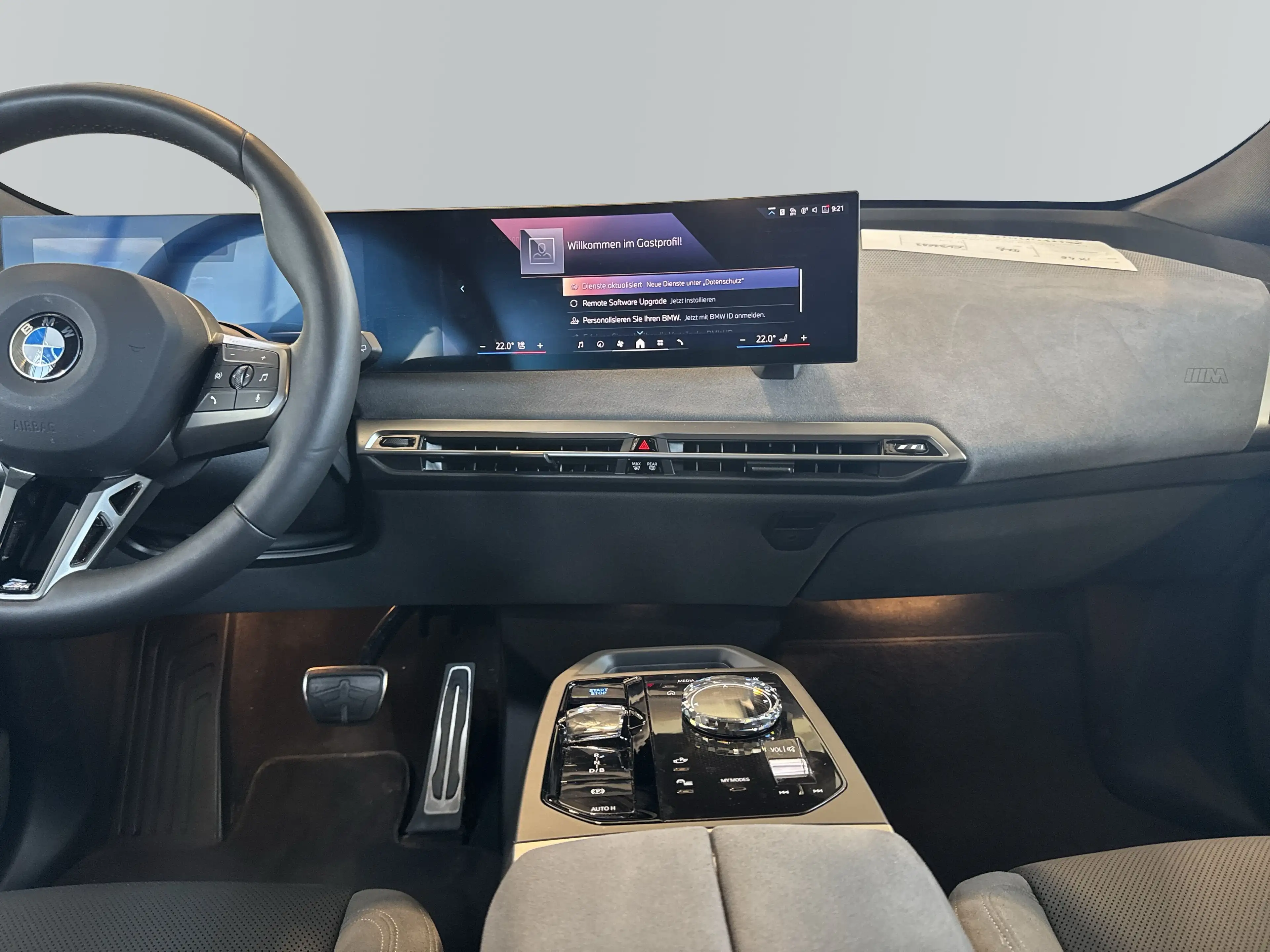 BMW iX xDrive45 — photo 13