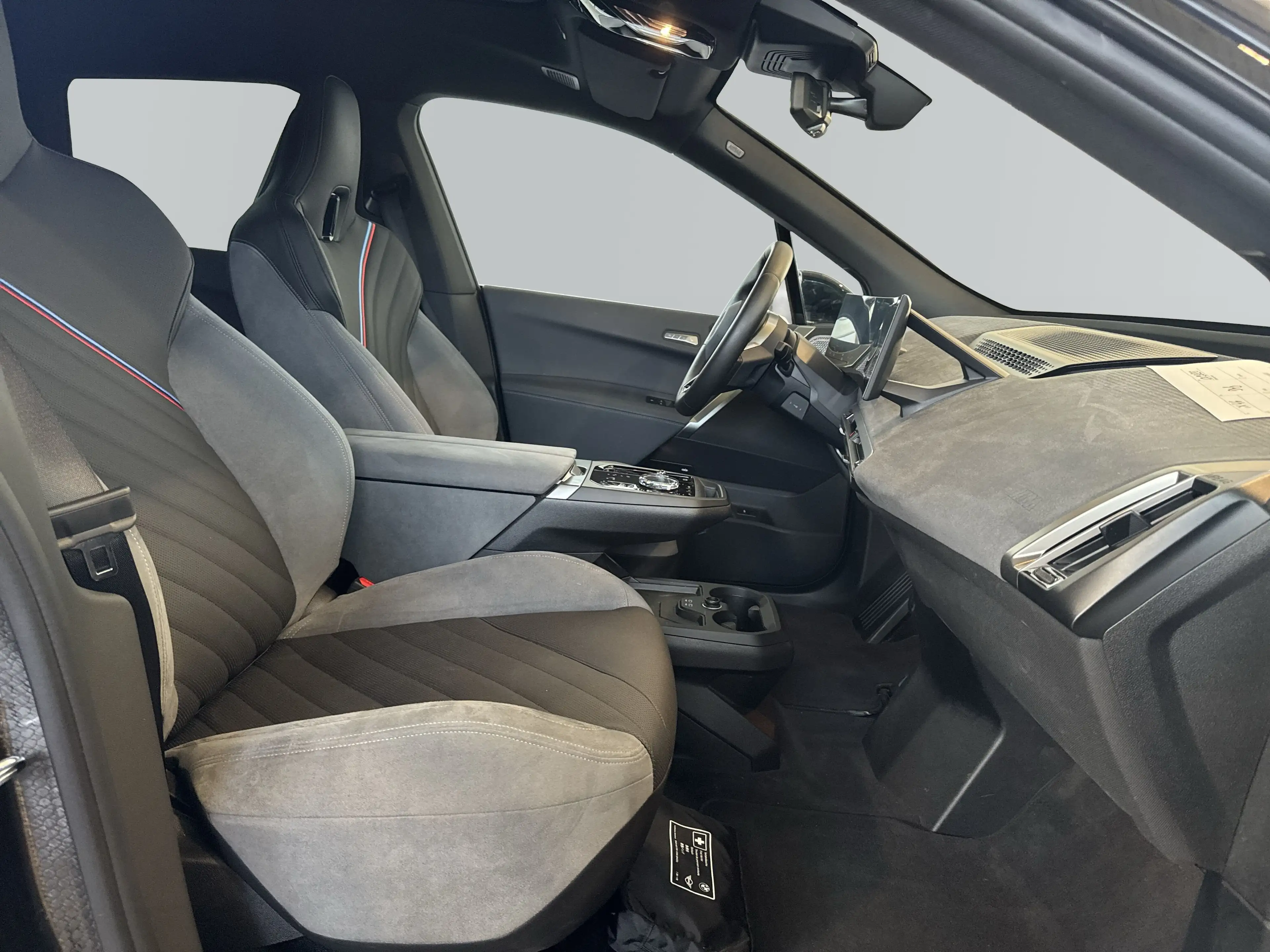 BMW iX xDrive45 — photo 11
