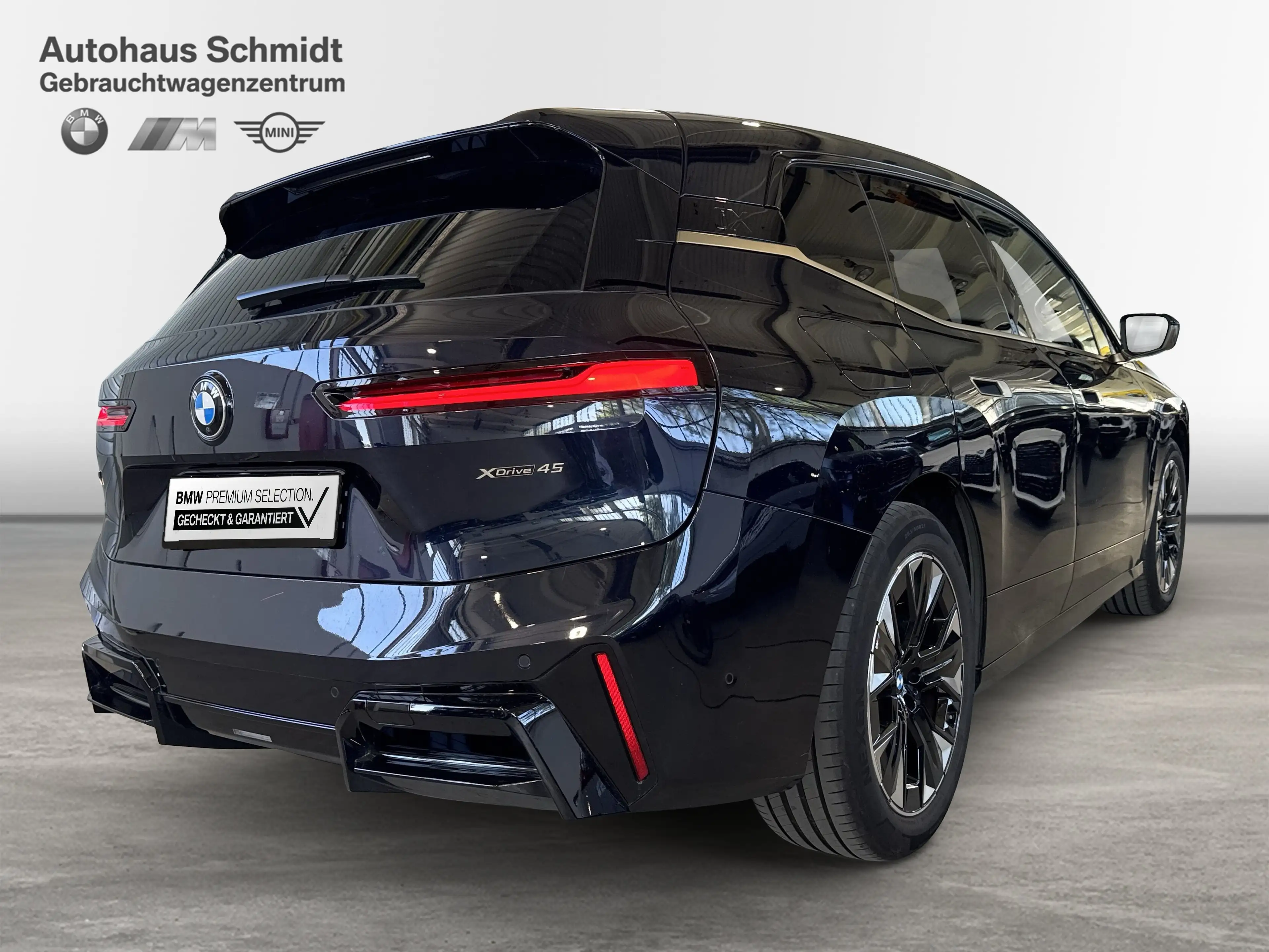 BMW iX xDrive45 — photo 5