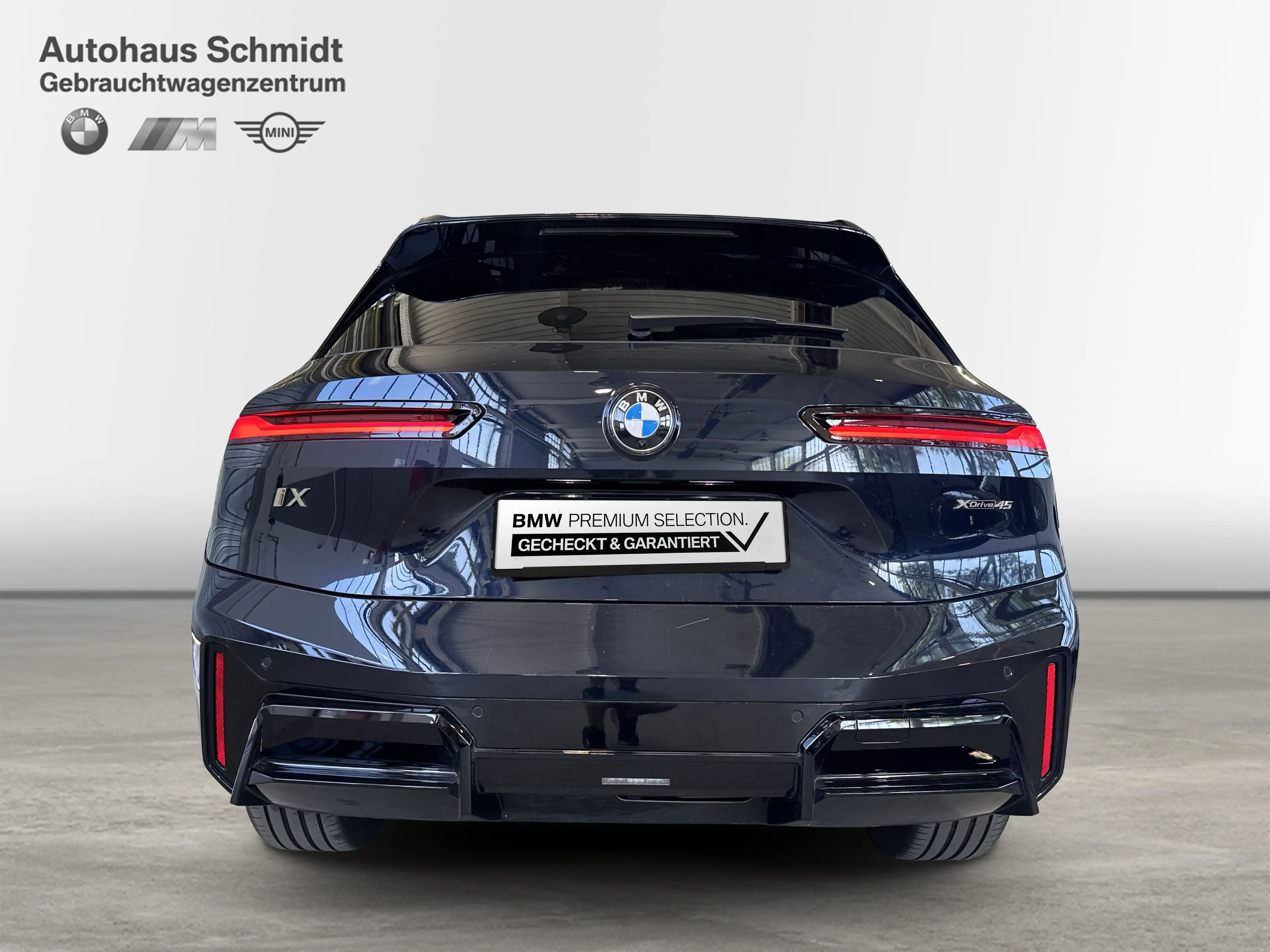 BMW iX xDrive45 — photo 4