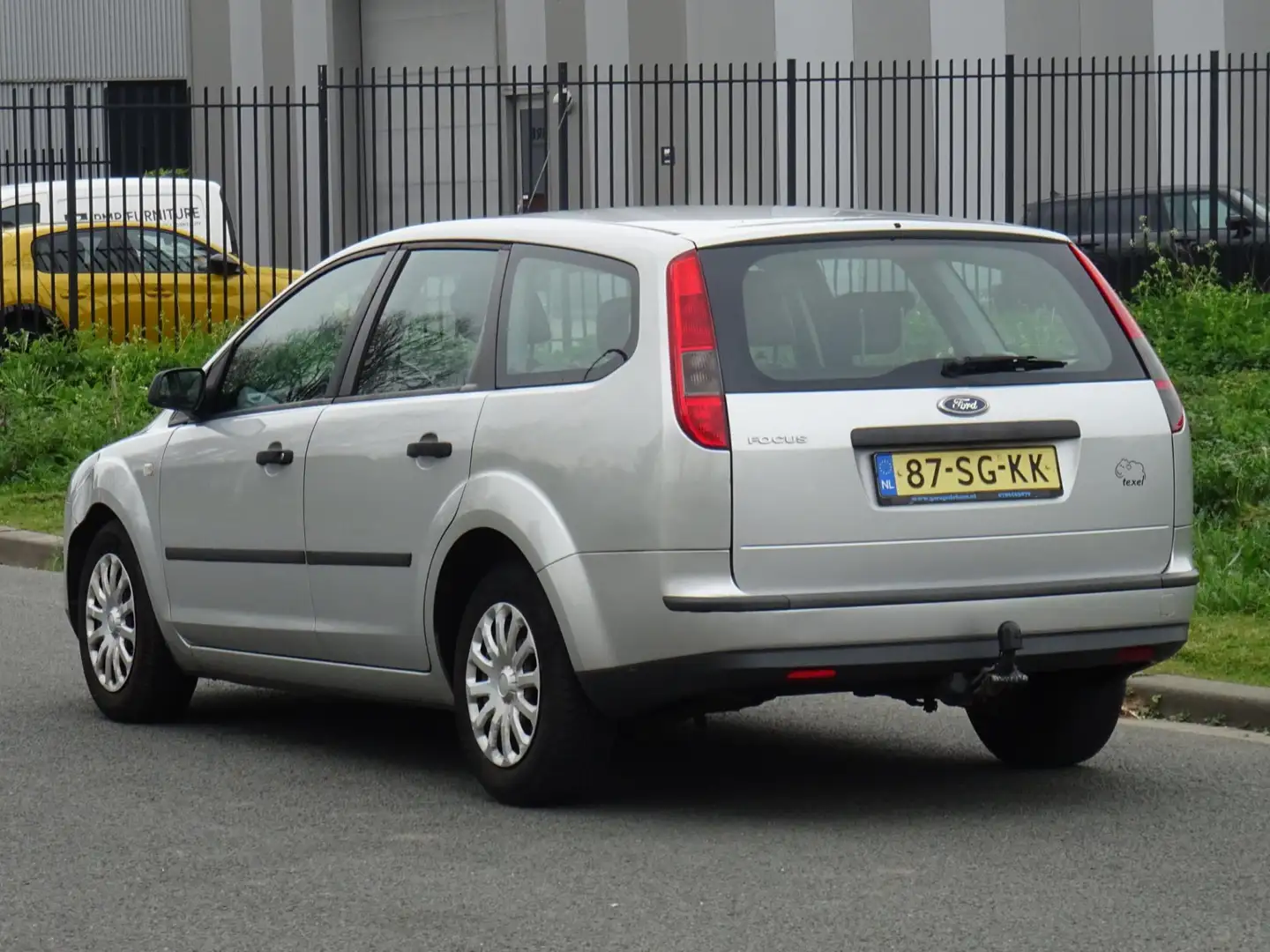 Ford Focus Wagon 1.6-16V Champion NAP/AIRCO/CRUISE/APK 2026 Grijs - 2