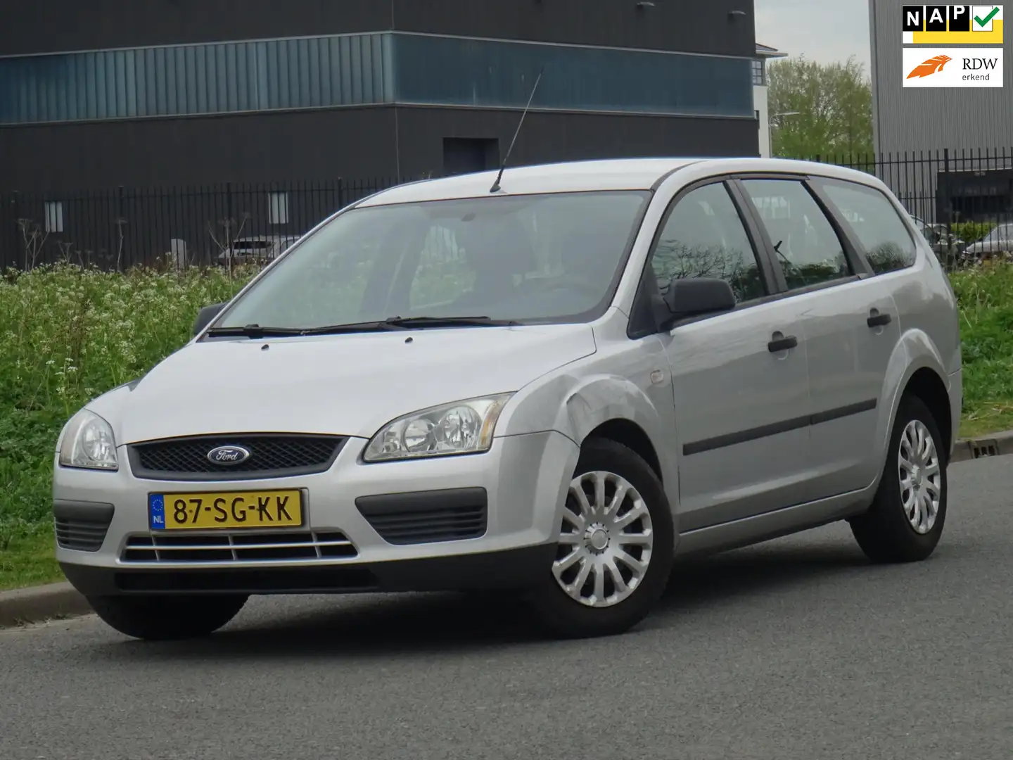 Ford Focus Wagon 1.6-16V Champion NAP/AIRCO/CRUISE/APK 2026 Grijs - 1