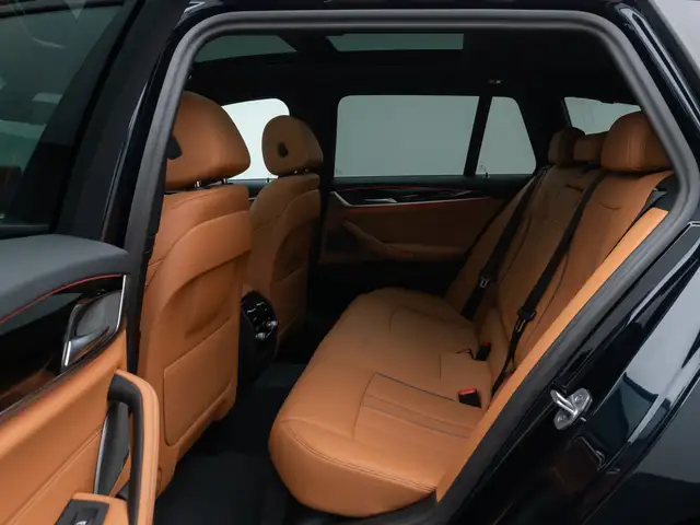 BMW 5 Series view 26