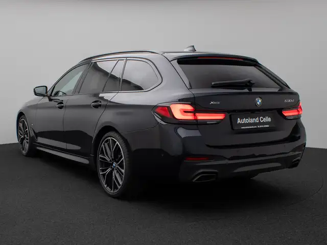 BMW 5 Series view 9
