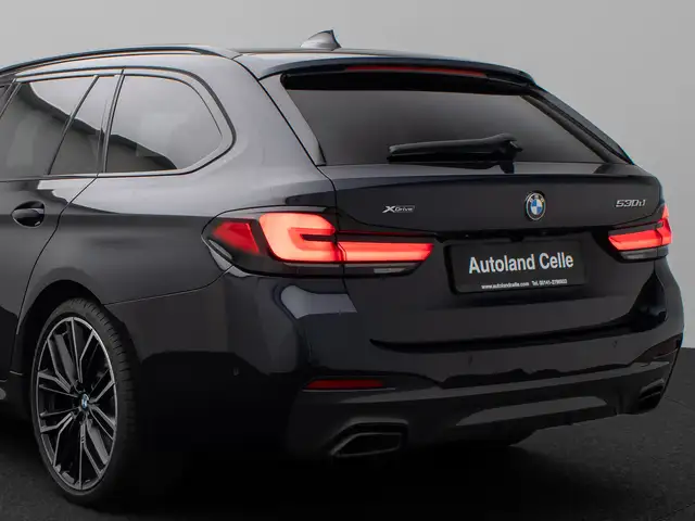 BMW 5 Series view 17