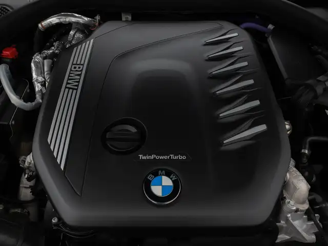 BMW 5 Series view 15
