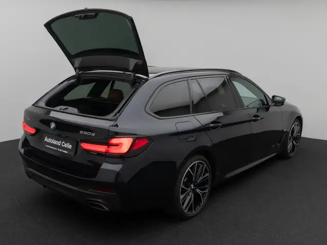 BMW 5 Series view 13