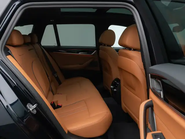 BMW 5 Series view 27