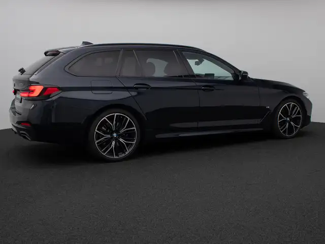 BMW 5 Series view 6