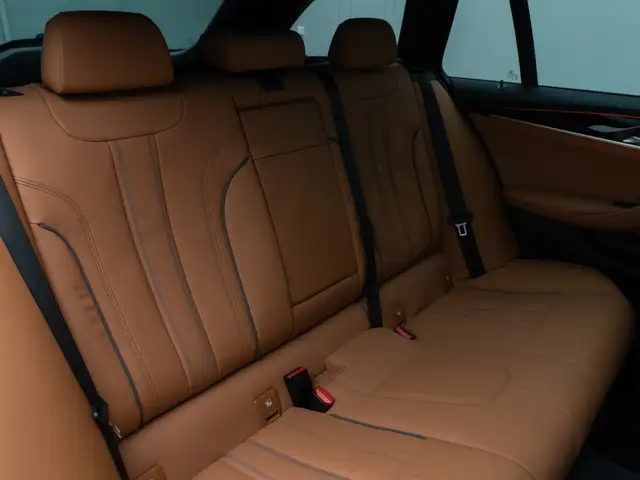 BMW 5 Series view 30