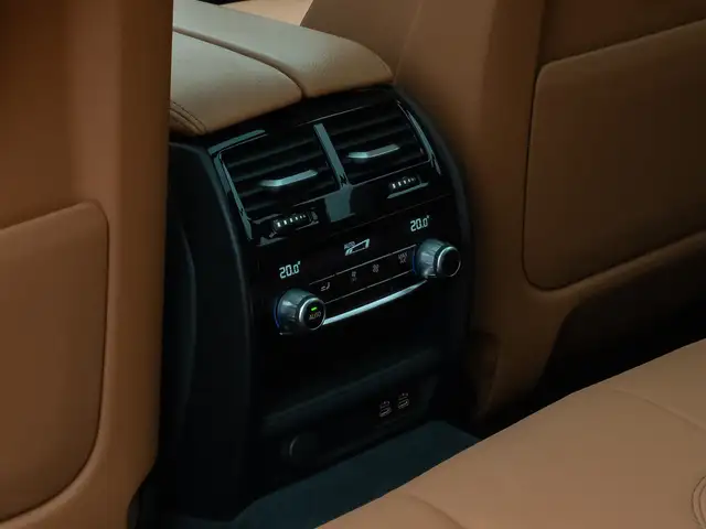 BMW 5 Series view 28