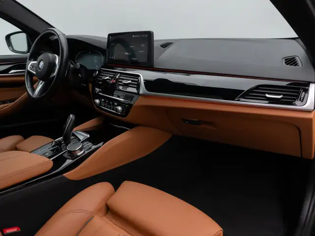 BMW 5 Series view 24