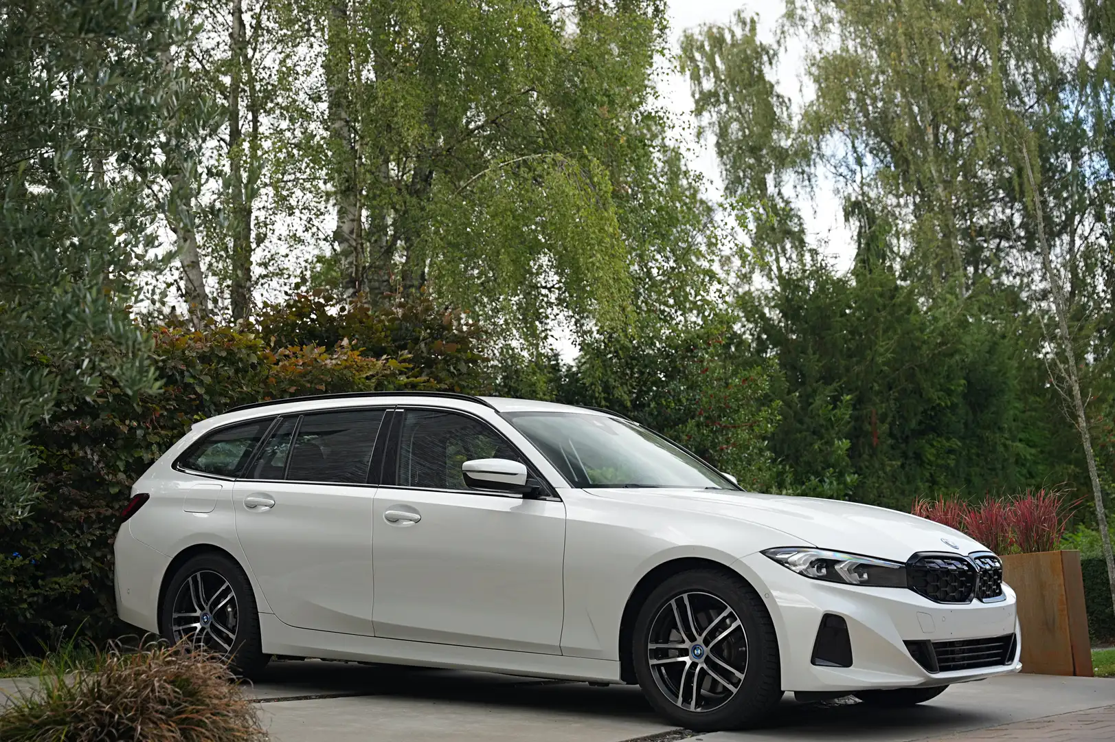 BMW 320 e Touring ShadowLine FaceLift Leder/CarPlay/Cam/.. Blanc - 2