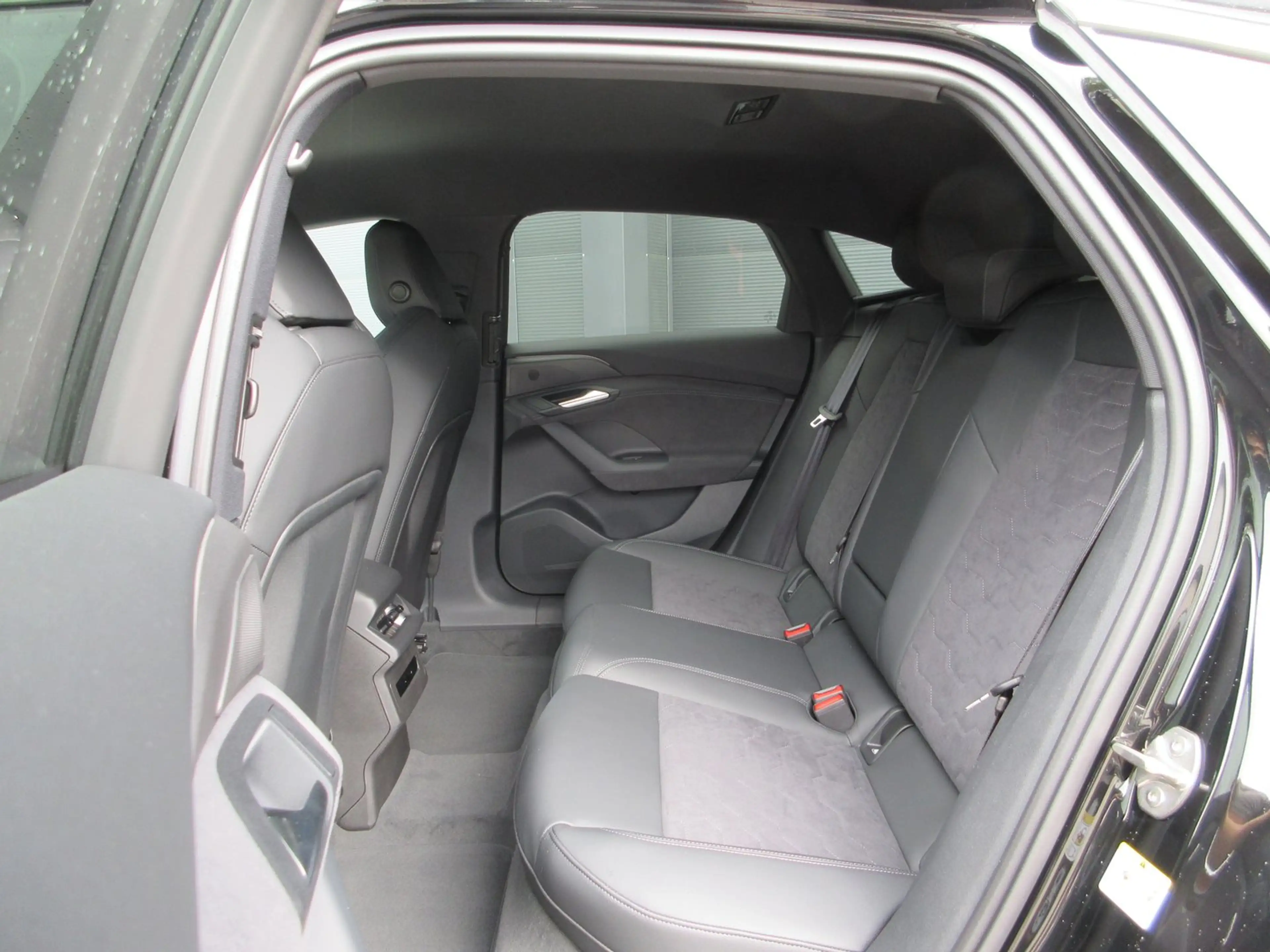Audi A6 e-tron — photo 14