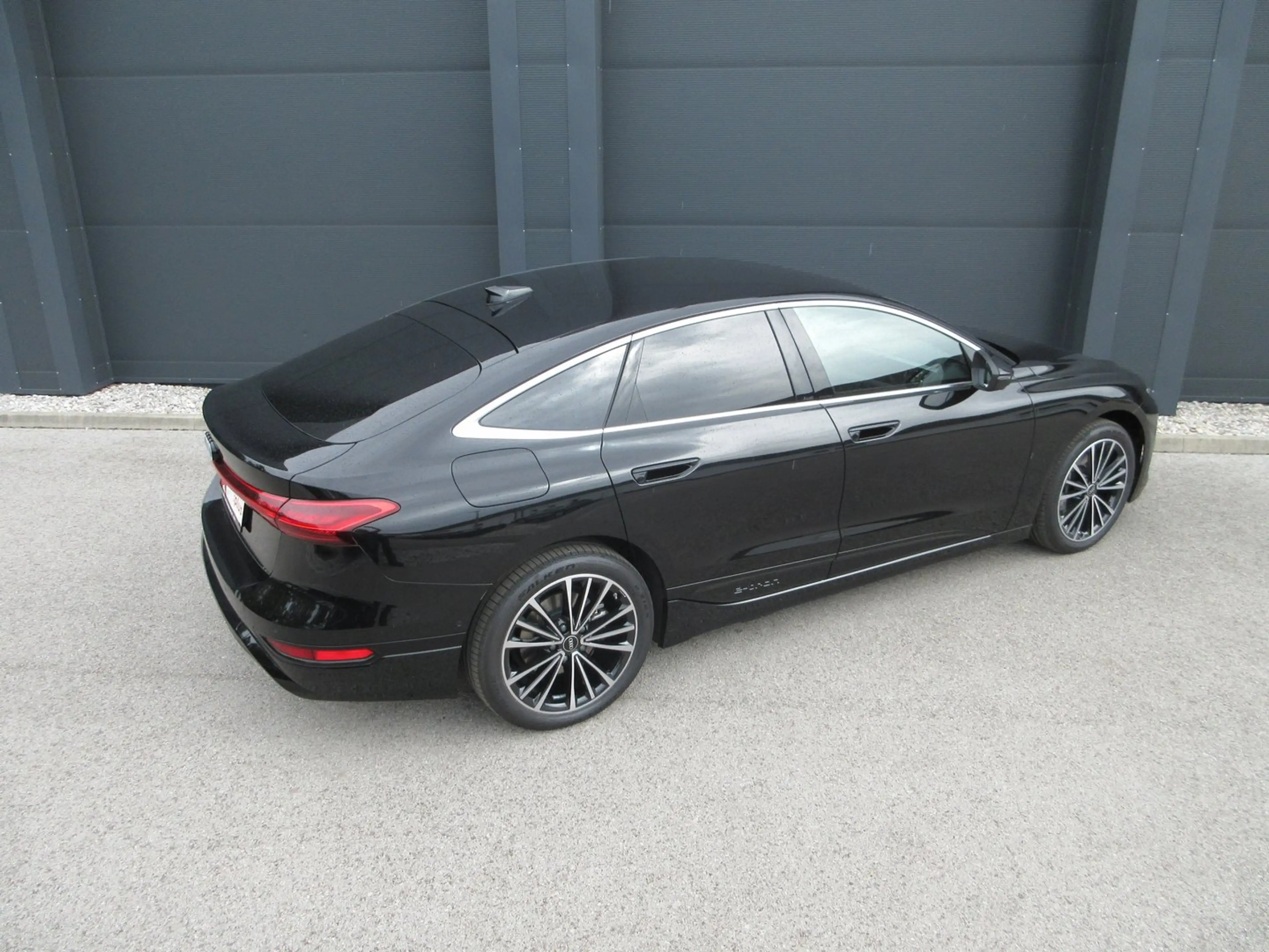 Audi A6 e-tron — photo 8