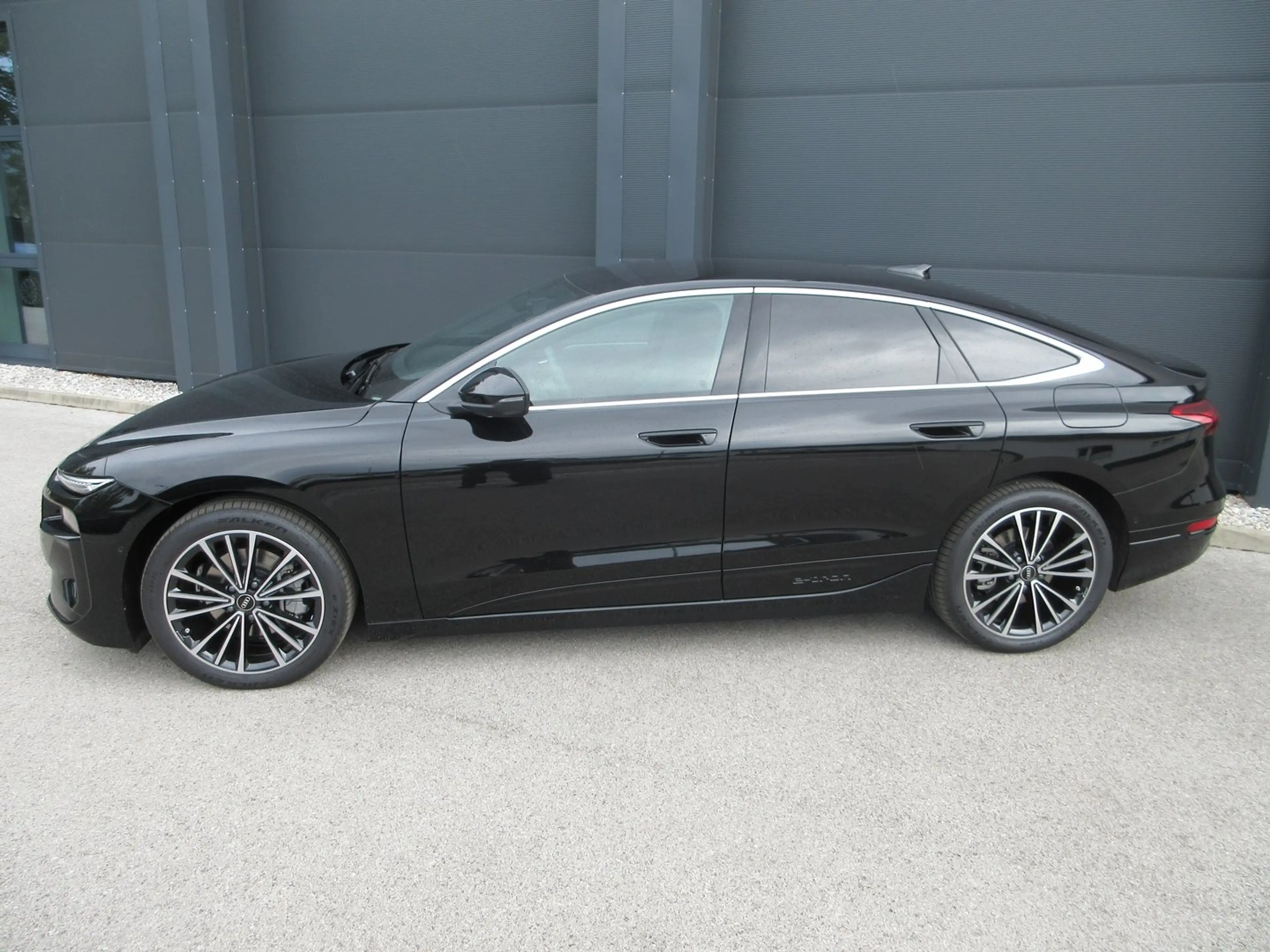 Audi A6 e-tron — photo 2