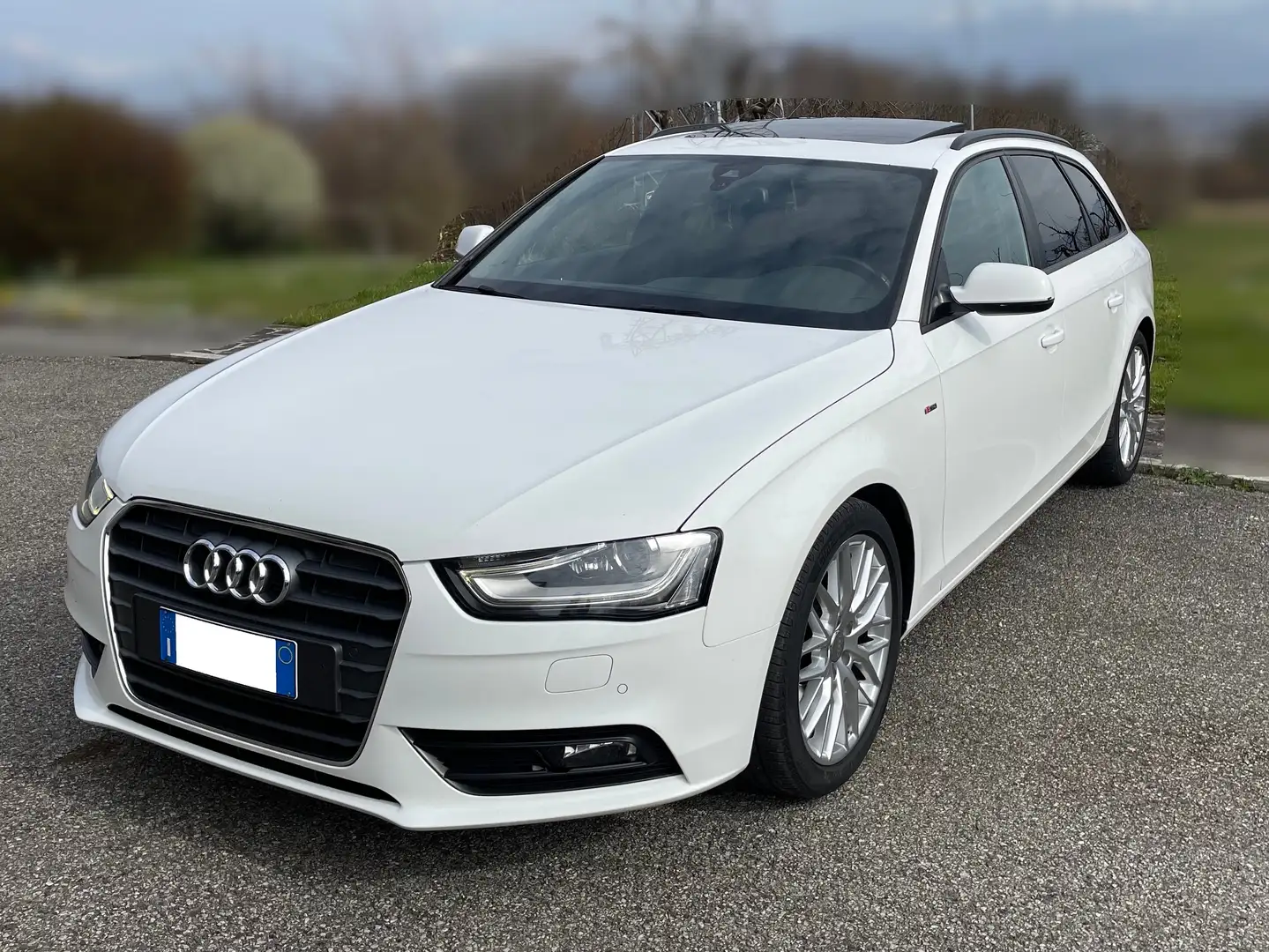 Audi A4 S-Line Bianco - 2