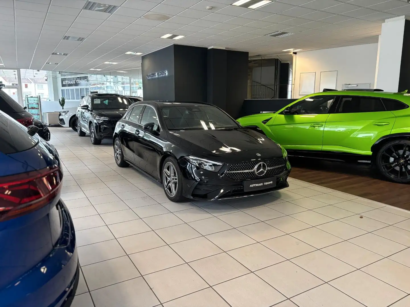 Mercedes-Benz A 200 AMG LINE LED KAMERA NAVI CARPLAY Schwarz - 2