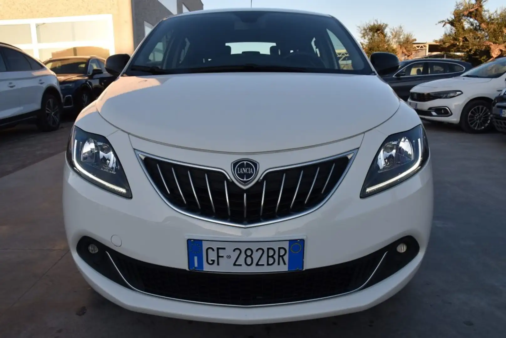 Lancia Ypsilon 1.2 69 CV 5 porte GPL Ecochic Gold Bianco - 2