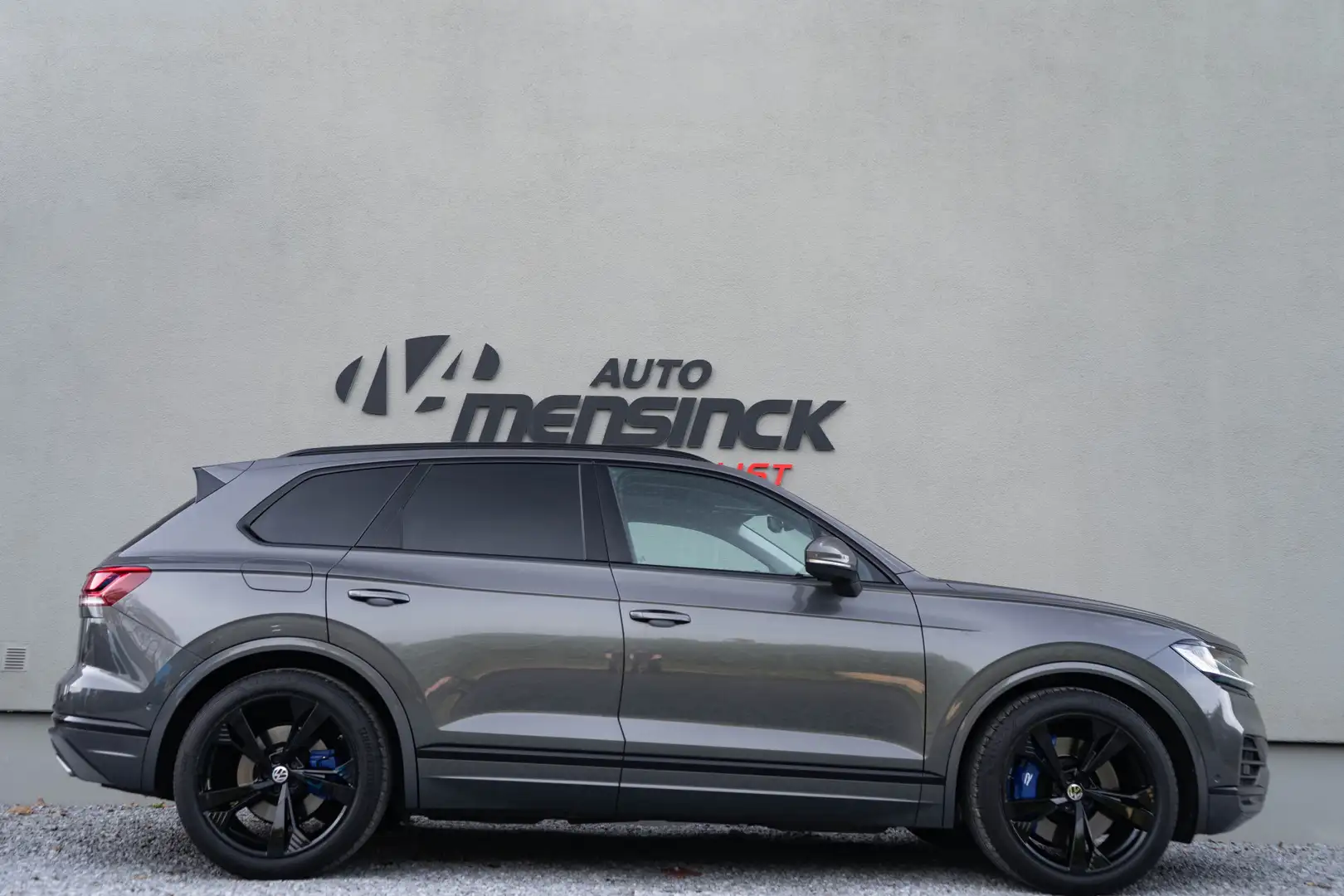 Volkswagen Touareg 3.0 TSI eHybrid 4MOTION / Luchtvering/ Standkachel Grijs - 2