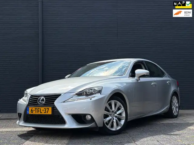 Lexus IS 300 300h Luxury Line | Stoel & Stuurverwarming | Onder