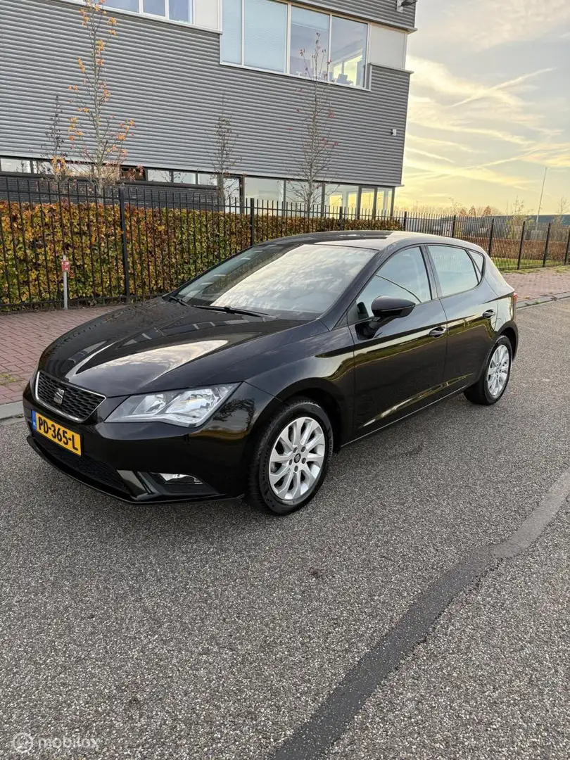 SEAT Leon 1.2 TSI Style Business Zwart - 2