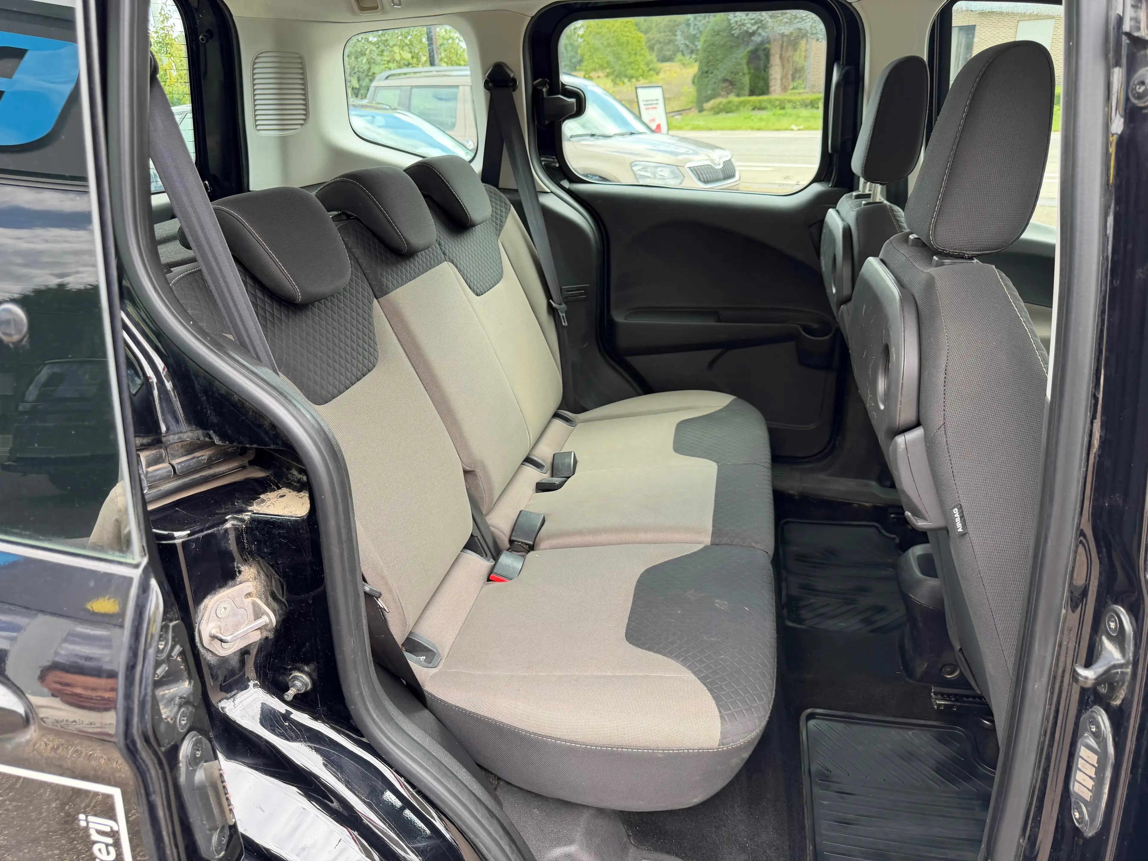 Ford Tourneo Courier 1.5 TDCi Ambiente — photo 11