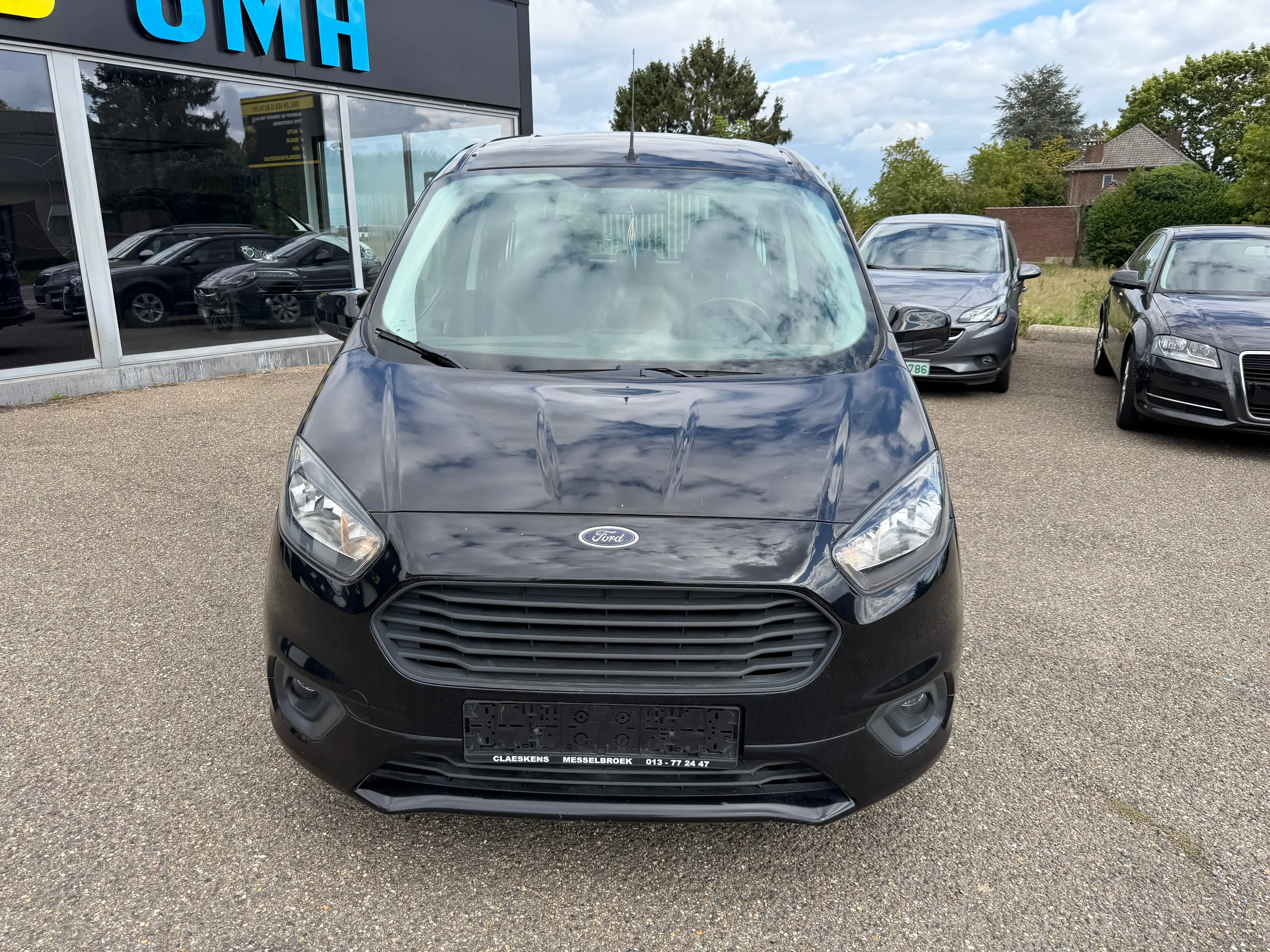 Ford Tourneo Courier 1.5 TDCi Ambiente — photo 2