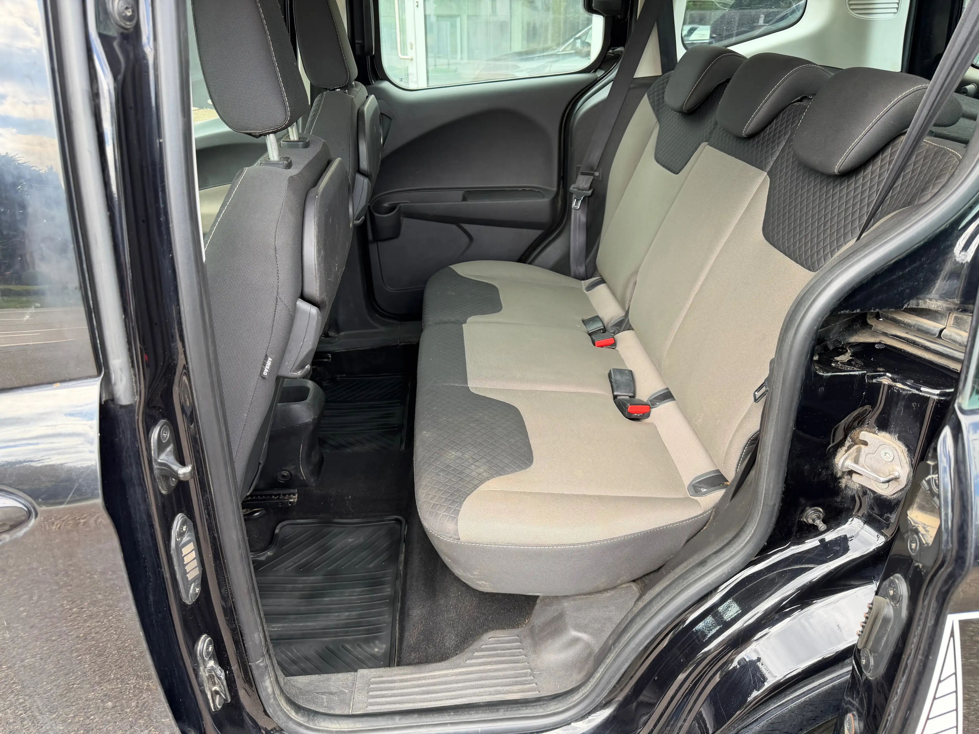 Ford Tourneo Courier 1.5 TDCi Ambiente — photo 10