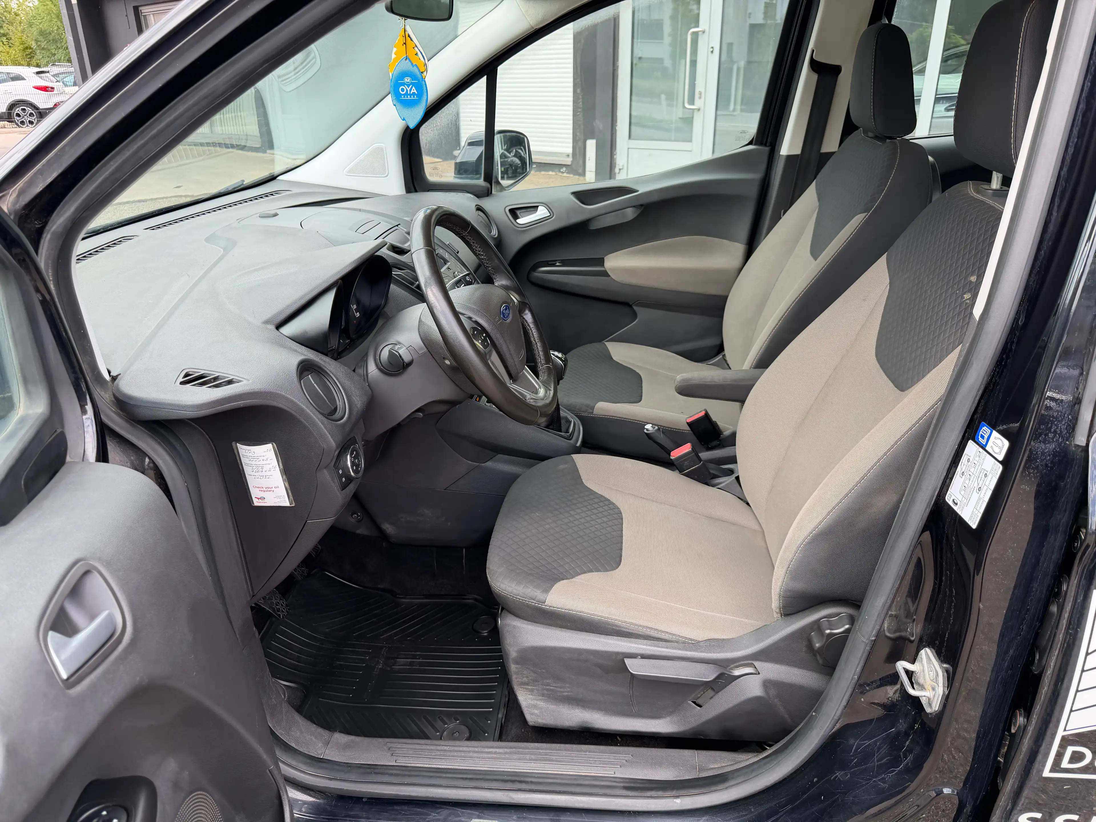 Ford Tourneo Courier 1.5 TDCi Ambiente — photo 9