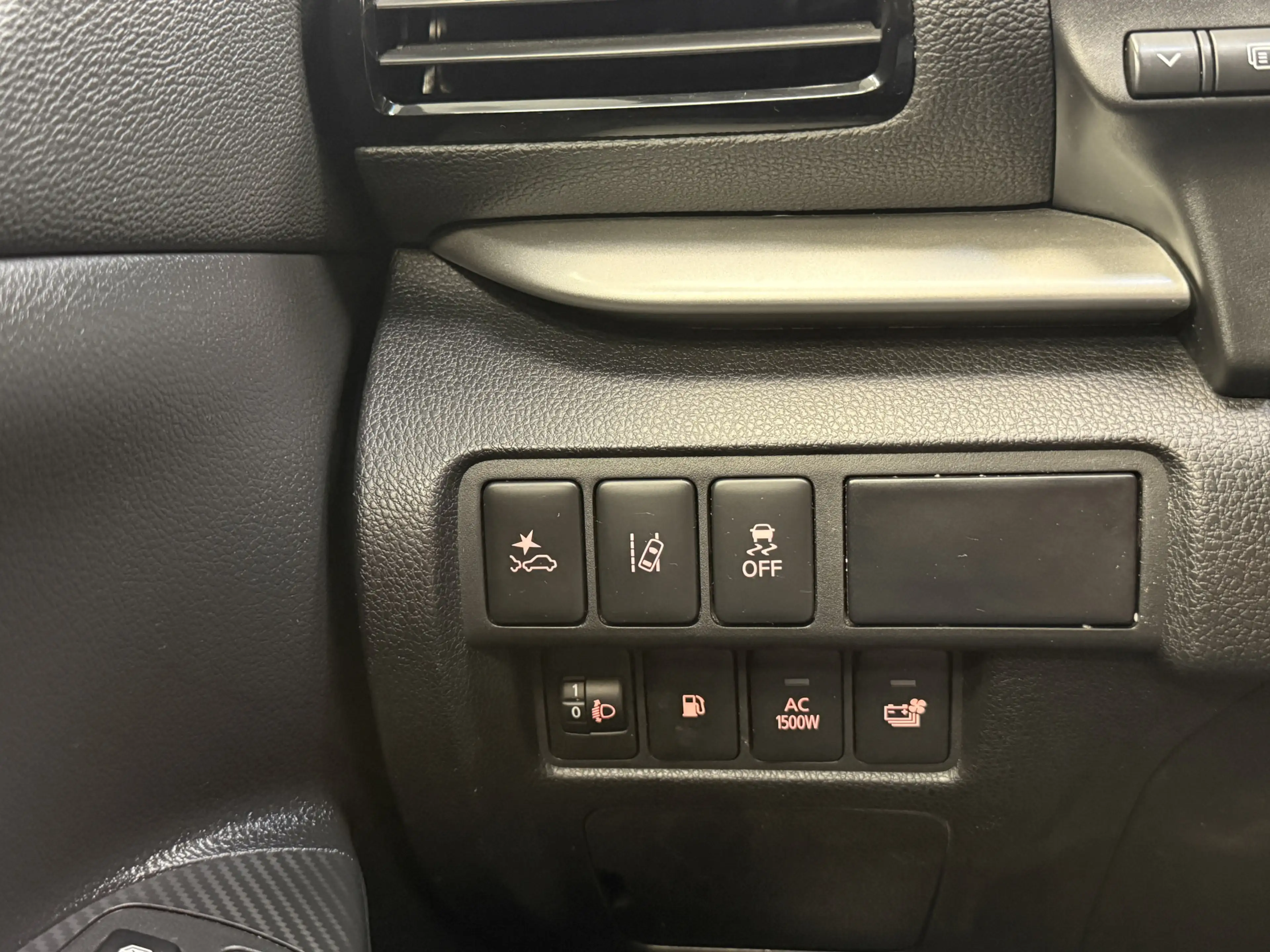 Mitsubishi Eclipse Cross 2.4 PHEV 4WD Business Executive Adaptive-Cruise Tr — photo 17