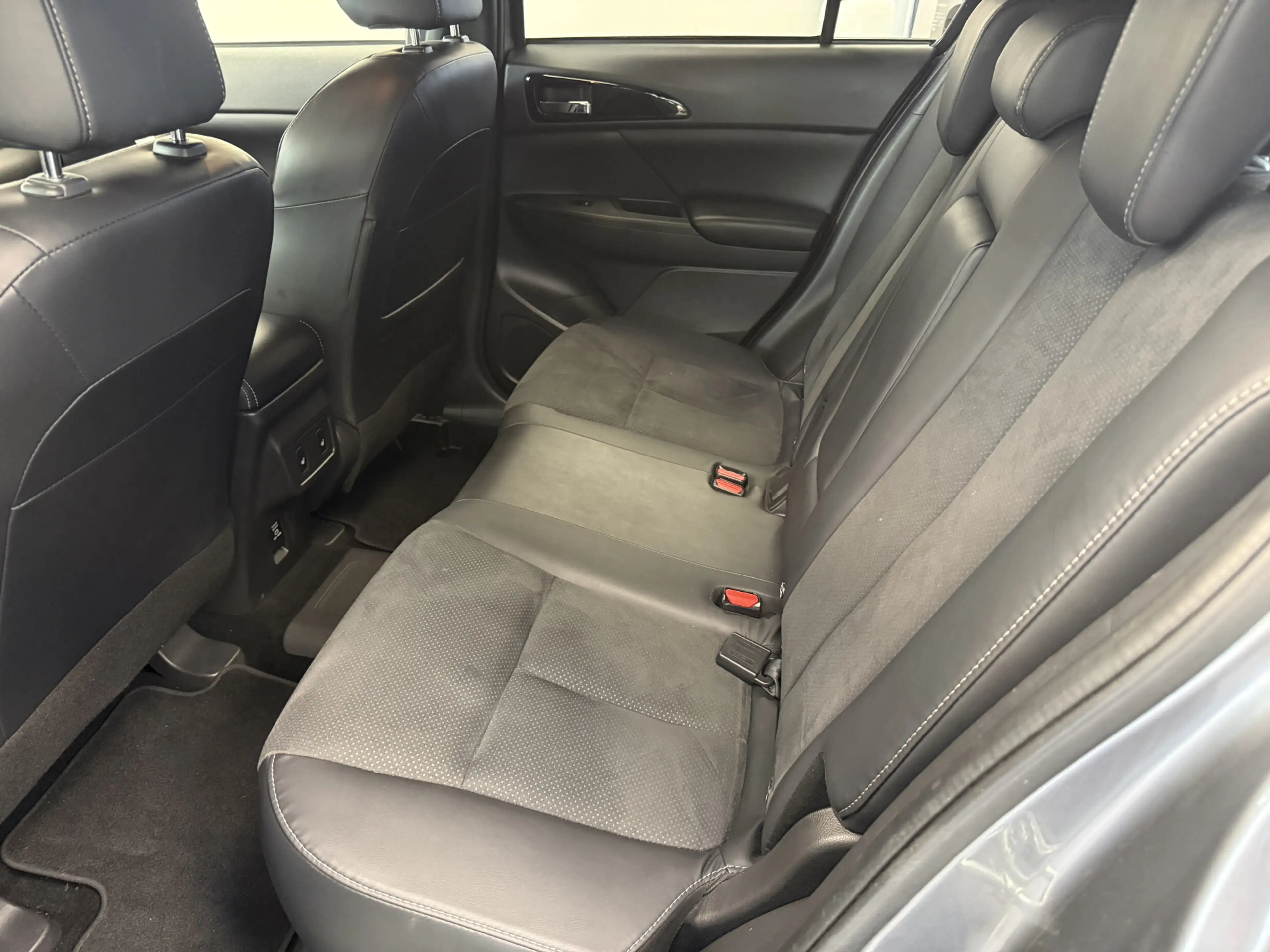 Mitsubishi Eclipse Cross 2.4 PHEV 4WD Business Executive Adaptive-Cruise Tr — photo 16