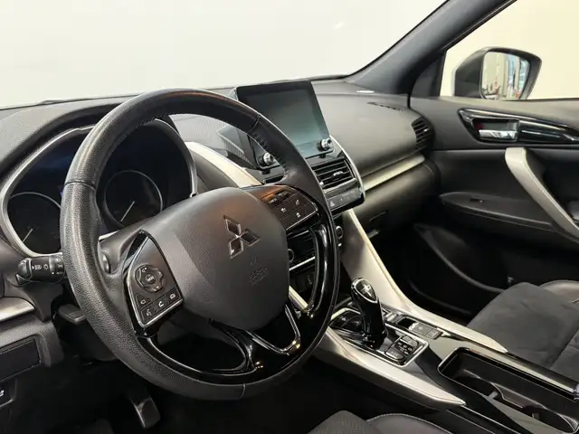 Mitsubishi Eclipse Cross view 6