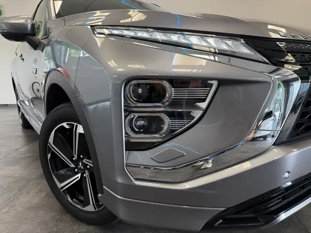 Mitsubishi Eclipse Cross view 4