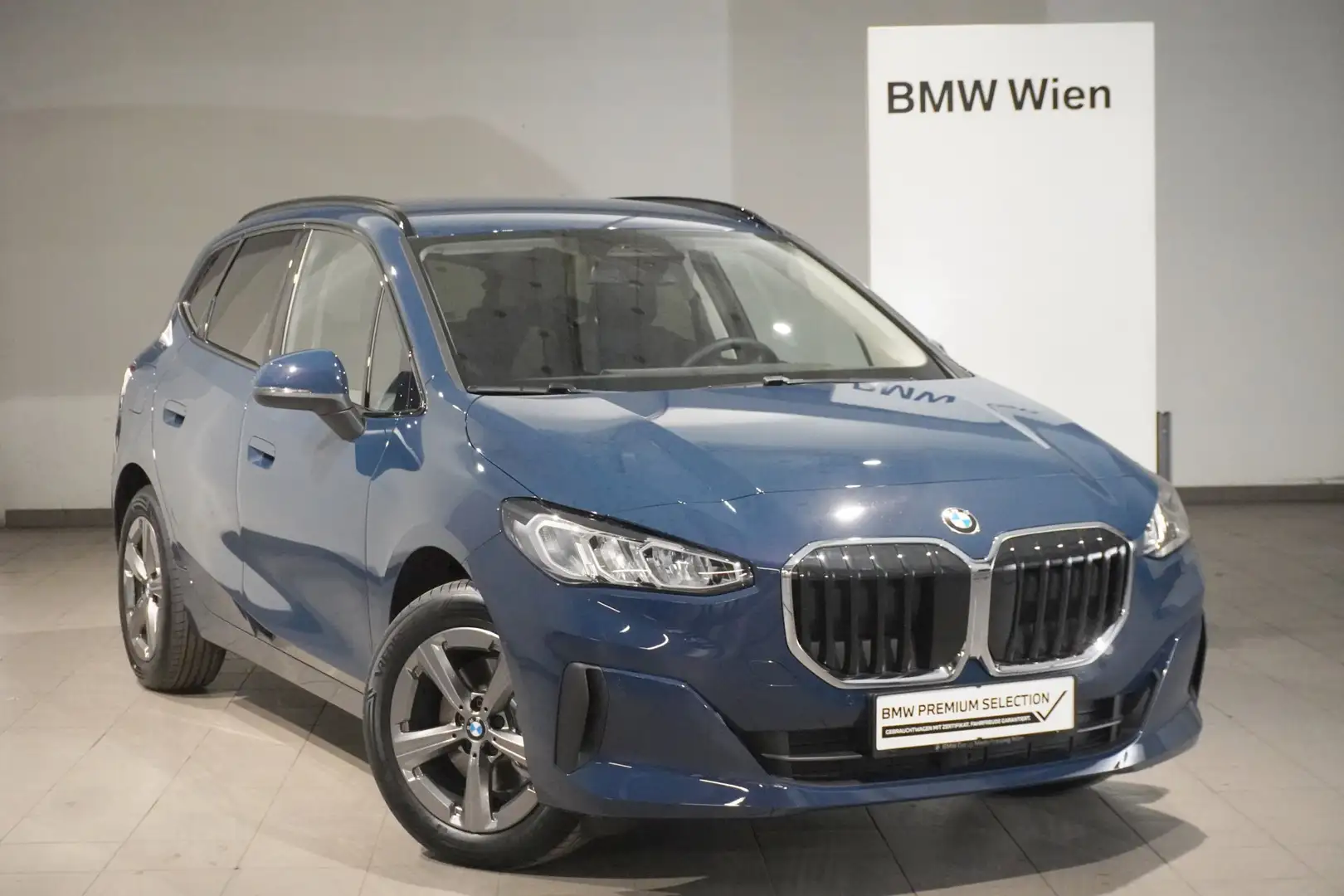 BMW 216 i Blau - 1