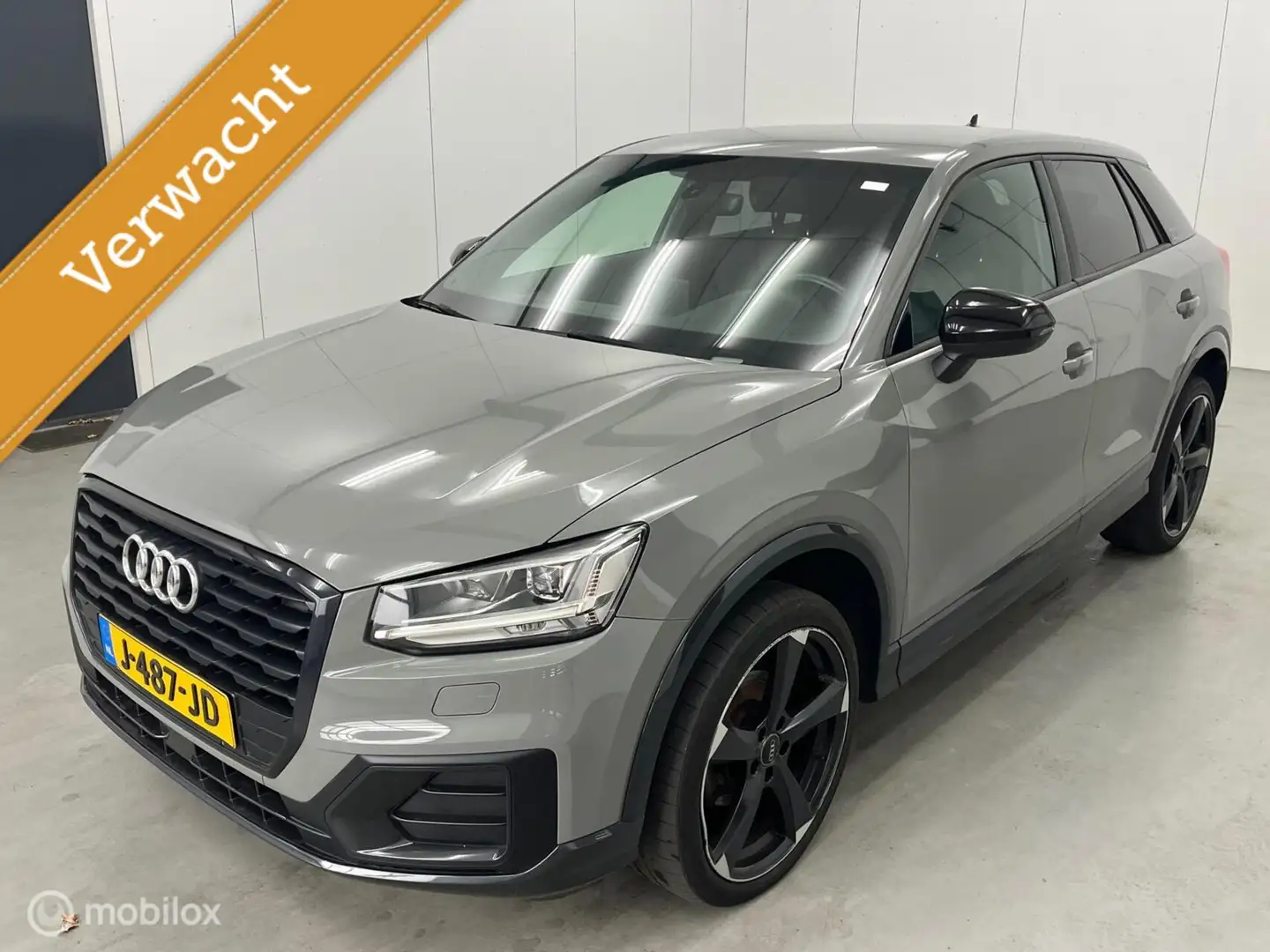 Audi Q2 35 TFSI epic Leer LED CarPlay PDC 18 inch S line Grijs - 2