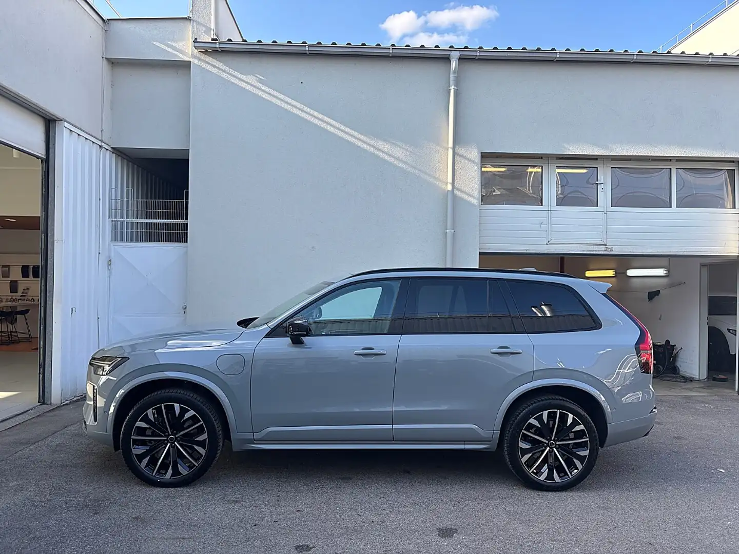 Volvo XC90 T8 AWD PHEV 18,8kWh Ultra Dark Auto Stahl Wien ... Gris - 2