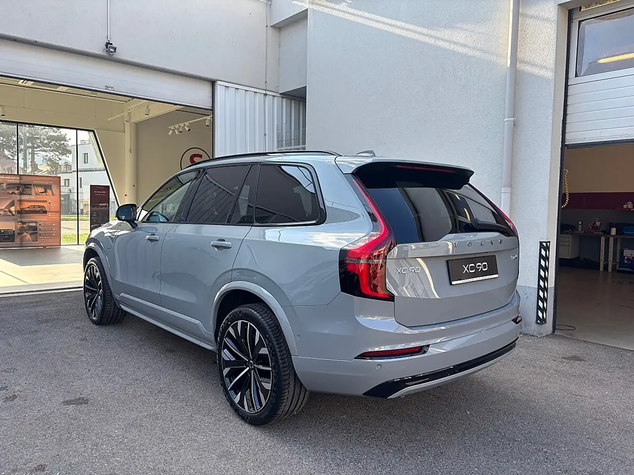 Volvo XC90 T8 AWD PHEV 18,8kWh Ultra Dark Auto Stahl Wien ... 3