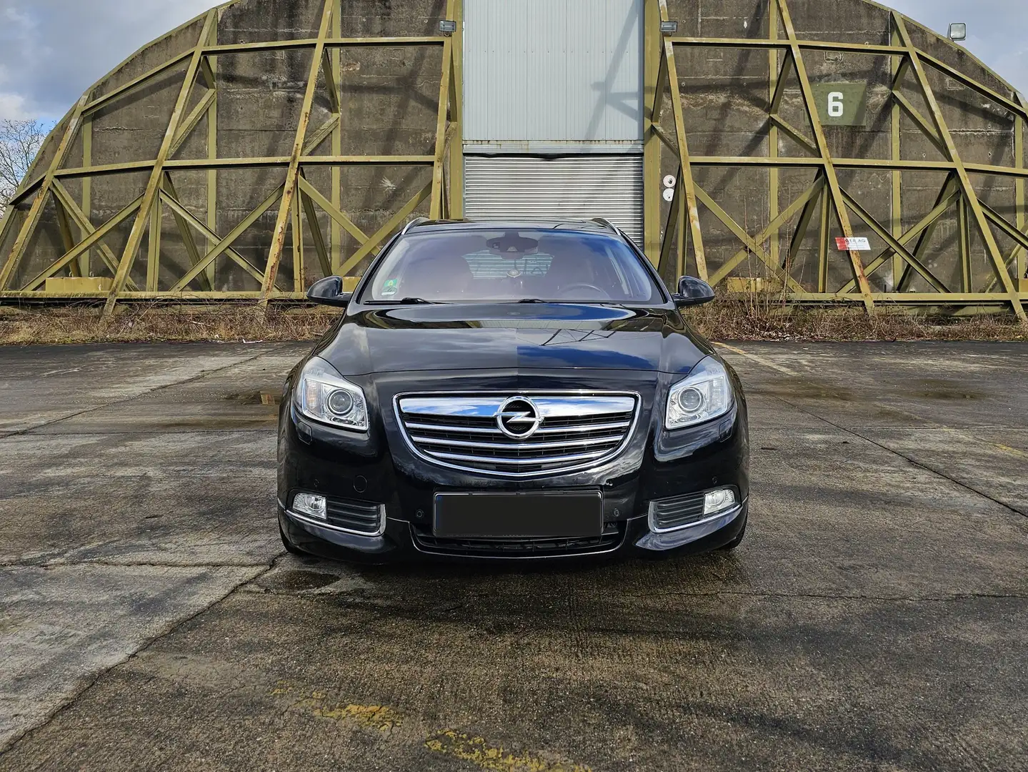 Opel Insignia Insignia 2.0 Turbo Sports Tourer 4x4 Automatik Spo Schwarz - 1