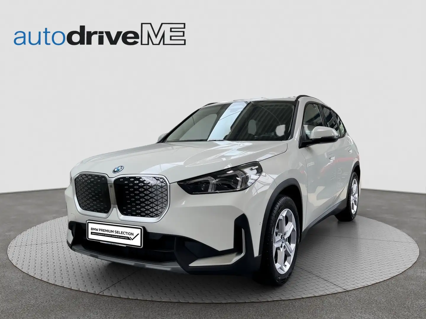 BMW iX1 eDrive 20 Weiß - 1