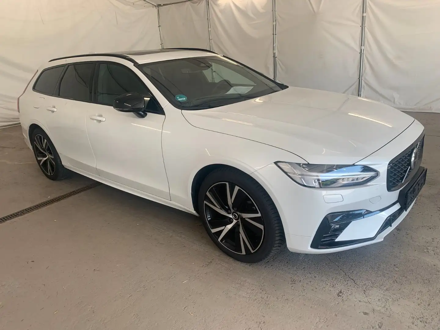 Volvo V90 Kombi Plus Dark LED 19" AHK Glasdach SportSi Bílá - 2