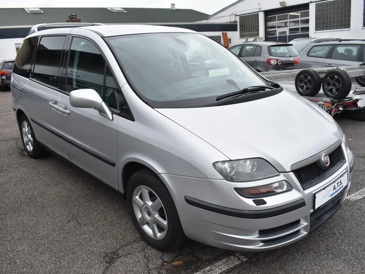 Fiat Ulysse 2.2 JTD AUTOMATIK*7-SITZER*ZAHNRIEMEN NEU*2.HAND Grau - 2