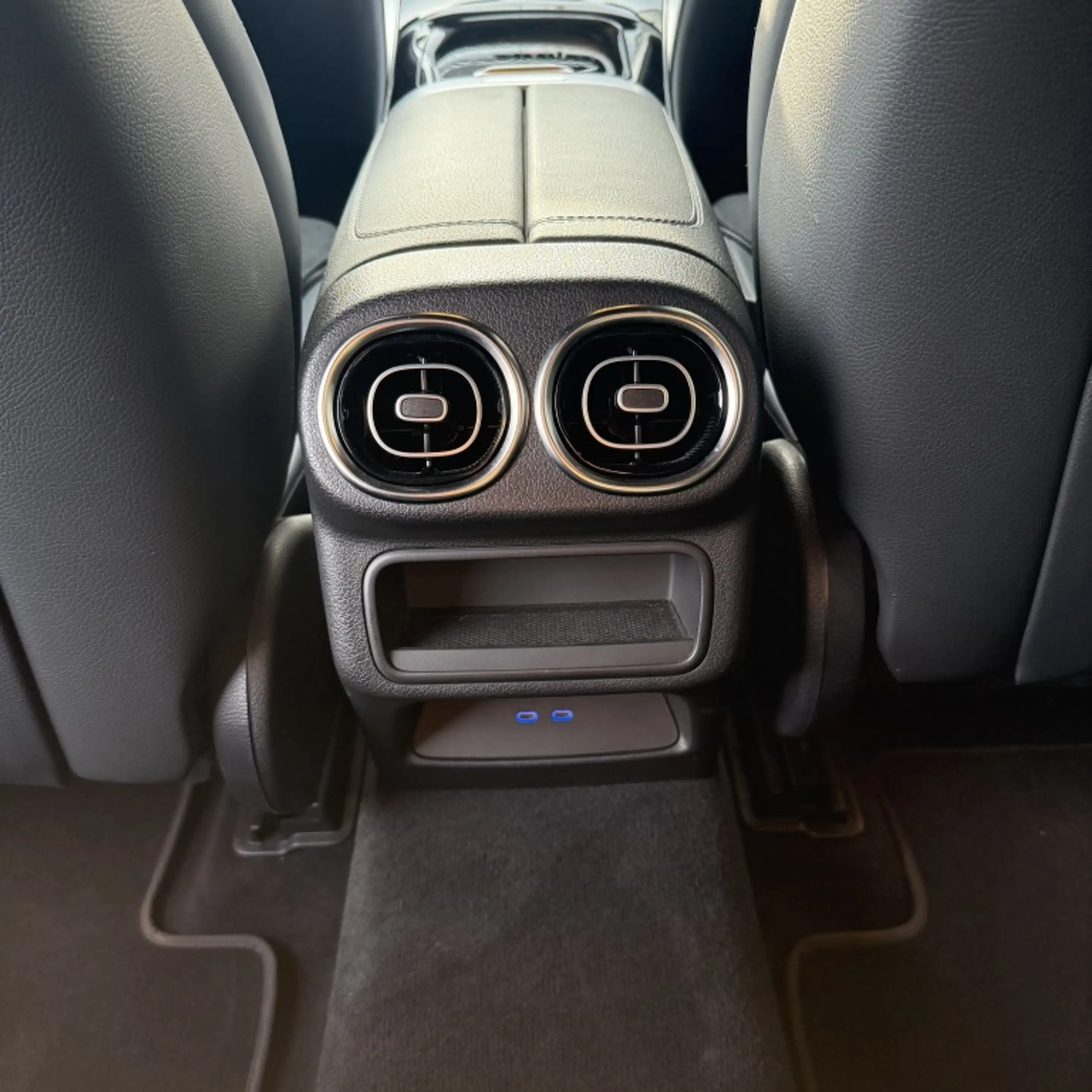 Mercedes-Benz GLC 300 MODEL"23 300e 4MATIC AMG Line *MODEL"23/CAMERA/TRE — photo 25