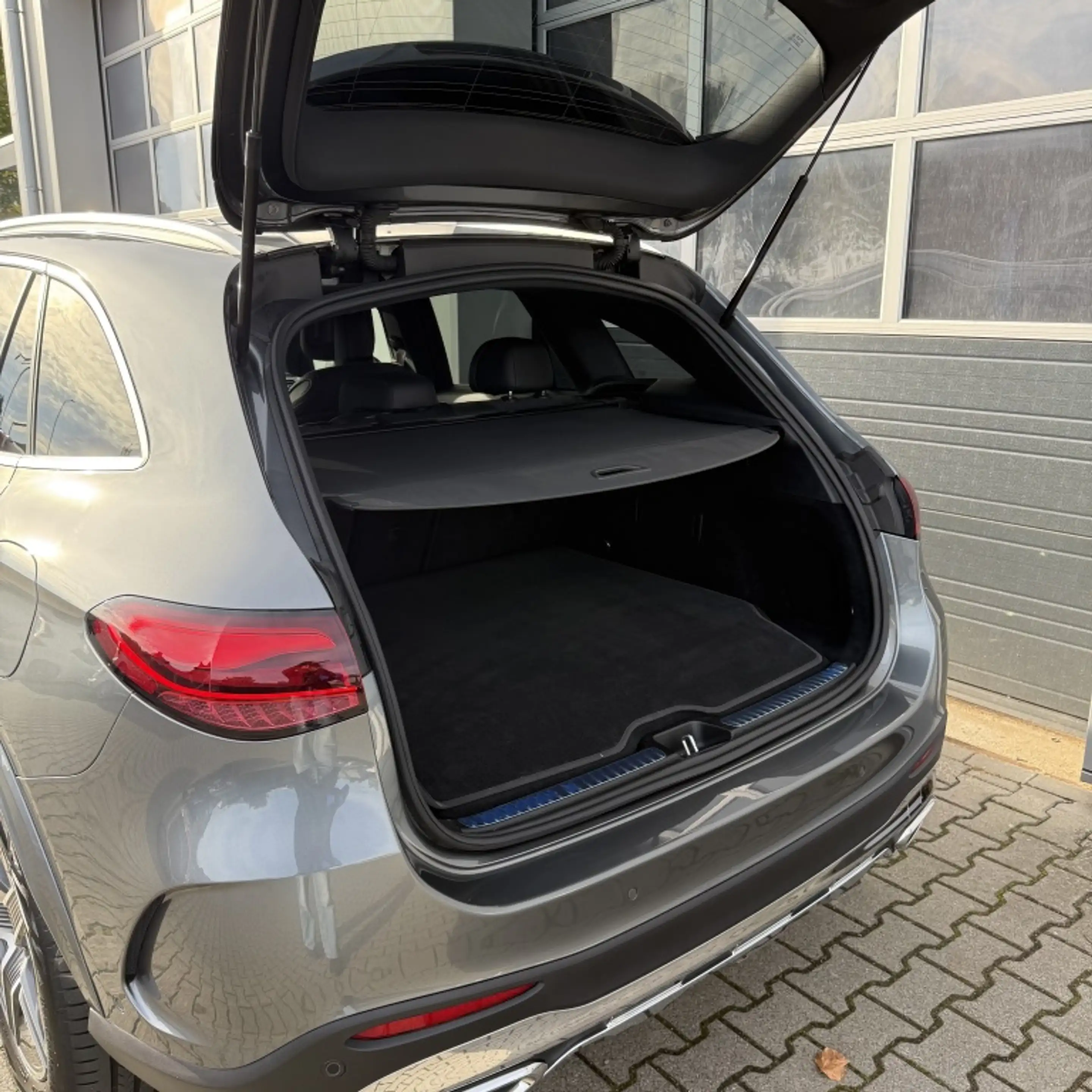 Mercedes-Benz GLC 300 MODEL"23 300e 4MATIC AMG Line *MODEL"23/CAMERA/TRE — photo 27
